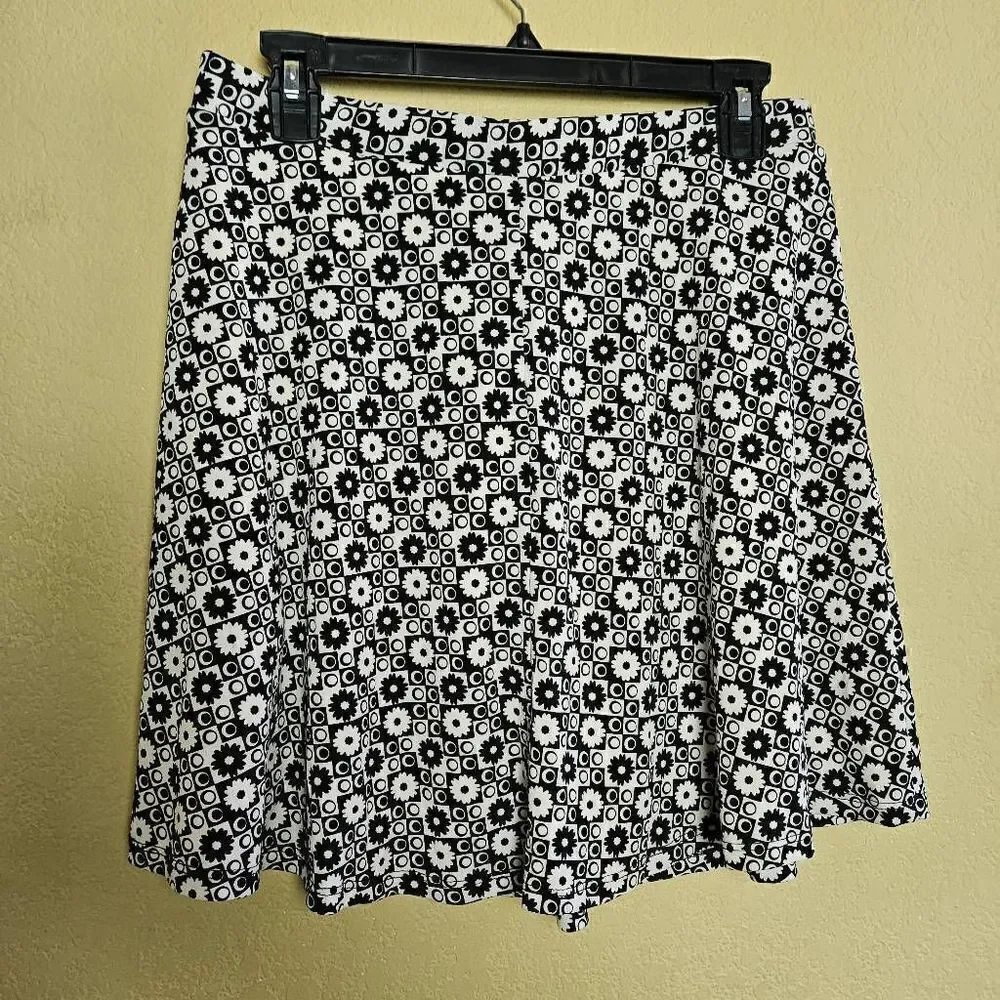 NWT Gilli Geometric Skirt